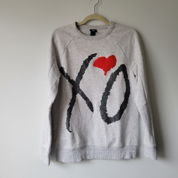 H&M XO gray pullover Sweatshirt - Picture 1 of 5